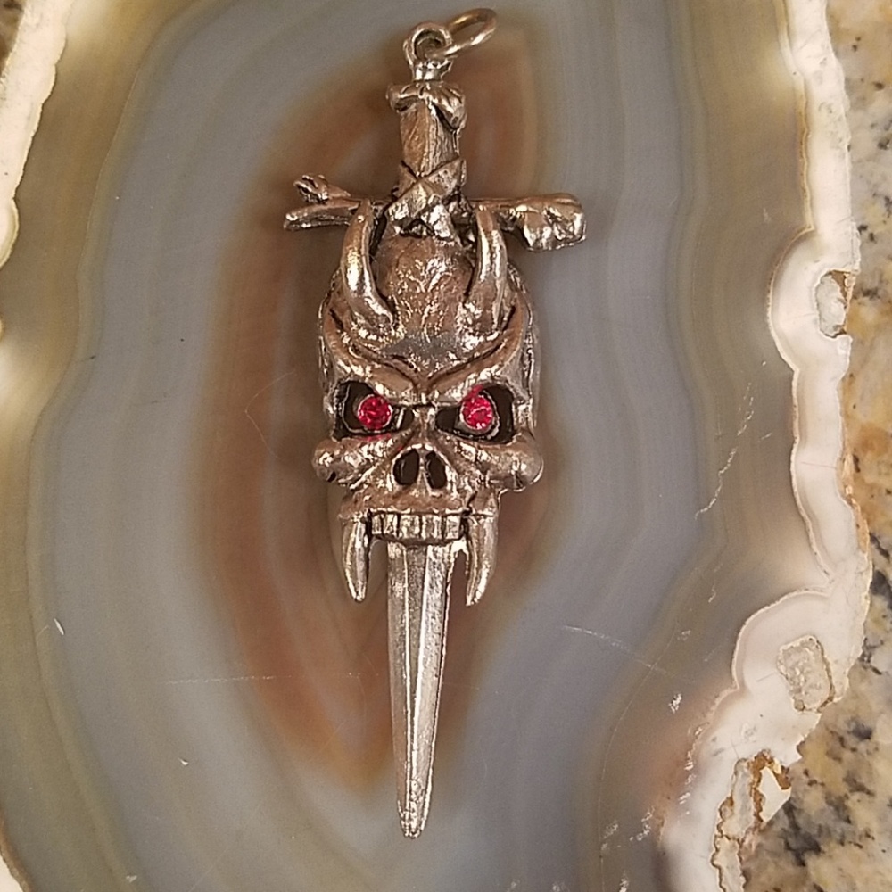 Vintage Silver Sword & skull pendant unisex - Picture 1 of 8